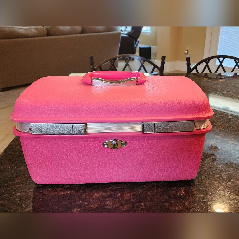 Vintage Royal Traveller Train Makeup Case